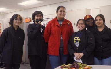 intuit-rwcard-students-foodtruck-photo-icom-20220922-386x240.jpg Image Alt Text