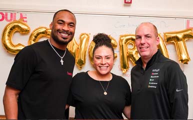 intuit-rwcard-students-robertwoods-photo-icom-20220922-386x240.jpg Robert Woods with Marisa Del Pino and David Zasada
