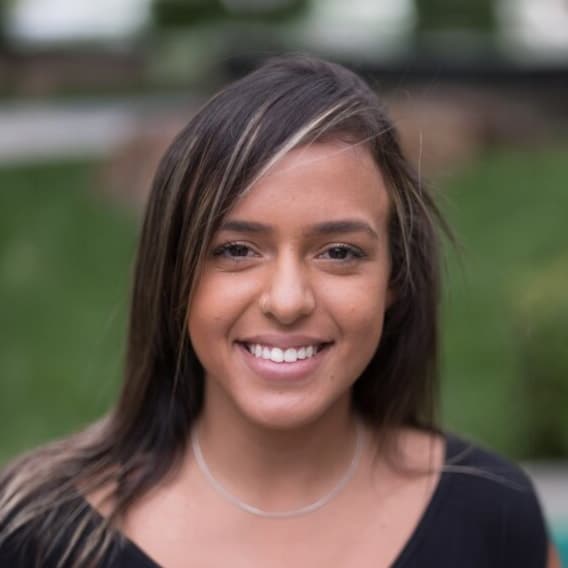 Headshot photo of Samantha.